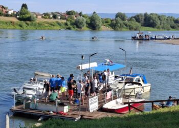 Regata na Savi u Gradišci okupila brojne učesnike (FOTO)
