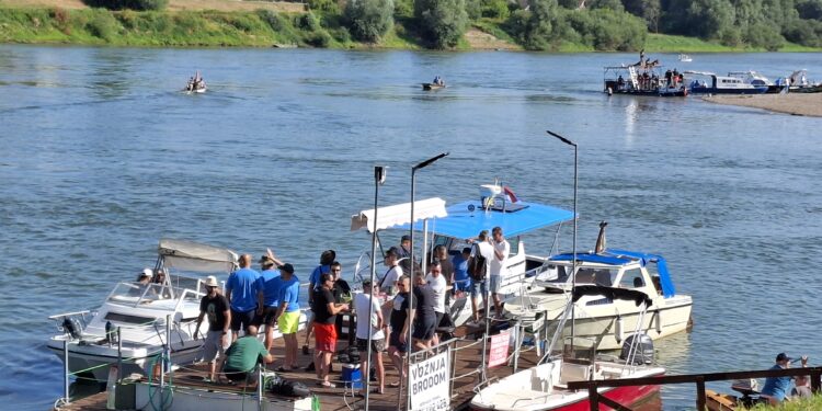 Regata na Savi u Gradišci okupila brojne učesnike (FOTO)