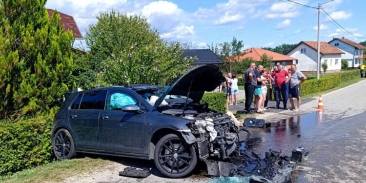 Oglasila se policija: Vozač Golfa teško povrijeđen