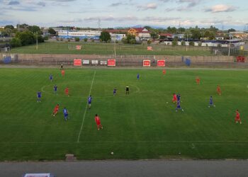 Fudbaleri „Kozare“ i omladinci „Zvezde“ odigrali prijateljsku utakmicu pred oko 500 gledalaca (FOTO)