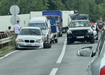 Sudar tri automobila u Tojšićima