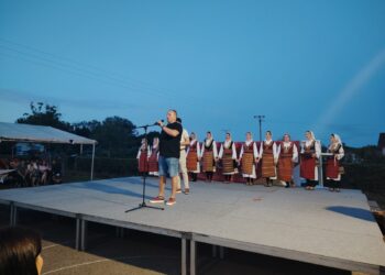 Veče folklora u Bakincima (FOTO)