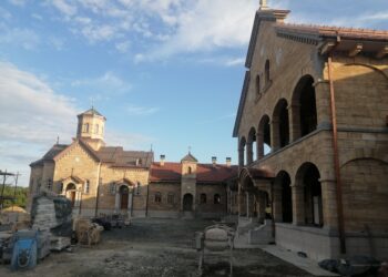 Izgradnja manastirske crkve u Kijevcima