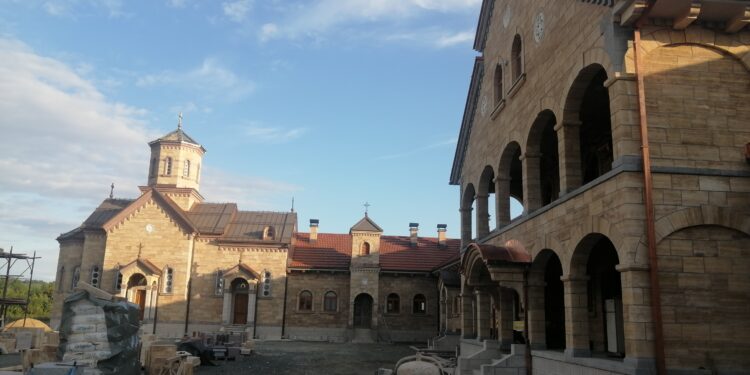 Izgradnja manastirske crkve u Kijevcima