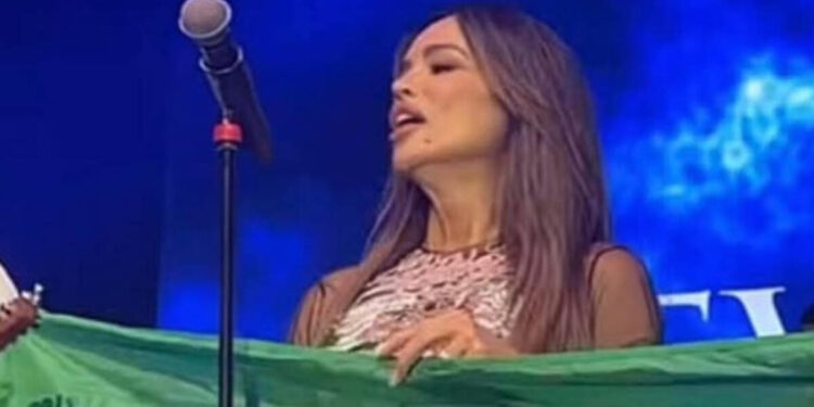(VIDEO) Severina na koncertu podigla zastavu Palestine