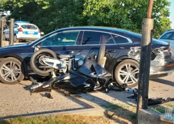 Motociklist teško povrijeđen u sudaru s automobilom kod Bijeljine