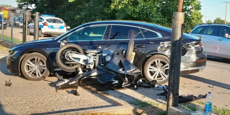 Motociklist teško povrijeđen u sudaru s automobilom kod Bijeljine