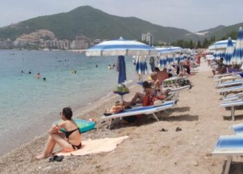 Turisti ogorčeni cijenama u Crnoj Gori: Ležaljku plaćamo 20-ak eura, u Grčkoj je dobijemo uz piće
