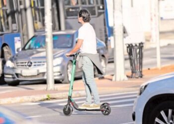 Dječak (13) pijan pao sa trotineta: Zadobio višestruke frakture