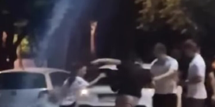 Pješak se potukao sa vozačem nakon što mu je zamalo pregazio dijete