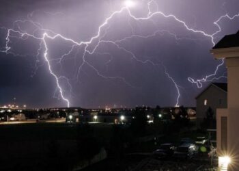 Novo nevrijeme pogodilo Srbiju: Vjetar nosi krovove