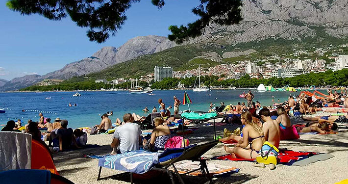 Ugostitelji u Makarskoj najavili veliki štrajk: Pišu nam kazne u hiljadama eura, otpuštamo radnike, maltretiraju nas