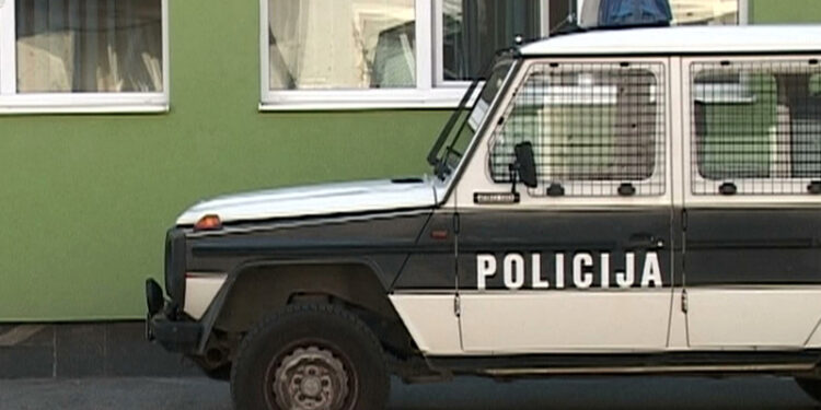 Cazin: Žena pretukla muža nakon što ga je uhvatila sa ljubavnicom