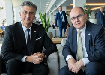 Schmidt se u Dubrovniku na Forumu sastao sa hrvatskim premijerom Plenkovićem