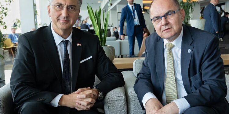 Schmidt se u Dubrovniku na Forumu sastao sa hrvatskim premijerom Plenkovićem