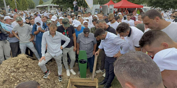 Klanjana dženaza i ukopano sedam žrtava srebreničkog genocida