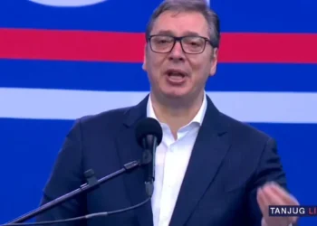 Aleksandar Vučić: “Kao Boga vas molim, ne rušite Srbiju”