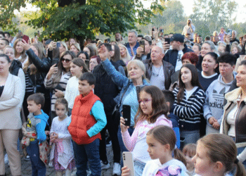 Pored Save i biste Envera Šiljka Gradiška pjevala za Halida