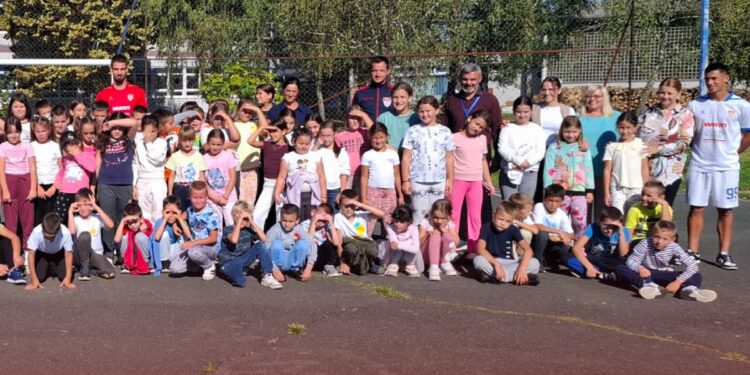 Promocija omladinske škole FK Kozara u OŠ „Kozarska djeca“ (FOTO)