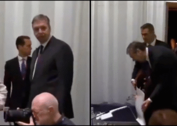 Vučić ostao bez stolice na samitu u Kopenhagenu, pa polomio improvizirani stolić