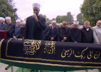 Klanjana dženaza Halidu Bešliću na groblju Bare