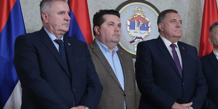 Produžene mjere zabrane Miloradu Dodiku, Nenadu Stevandiću i Radovanu Viškoviću