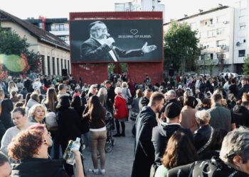 Veliki broj Banjalučana se oprašta od Halida Bešlića: Ovdje je imao posljednji koncert