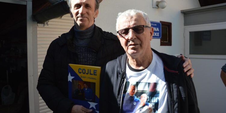 Najneobičnija promocija knjige u Gradišci: Knjiga o Cojletu promovisana uz teletinu, jagnjetinu i roštilj