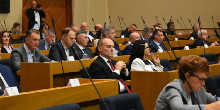 SNSD pozvao na poštivanje Ustavnog suda BiH i poništavanje spornih zakona u RS!