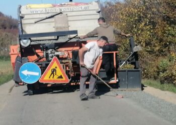 Foto vijest: Nasipanje bankina u Jablanici