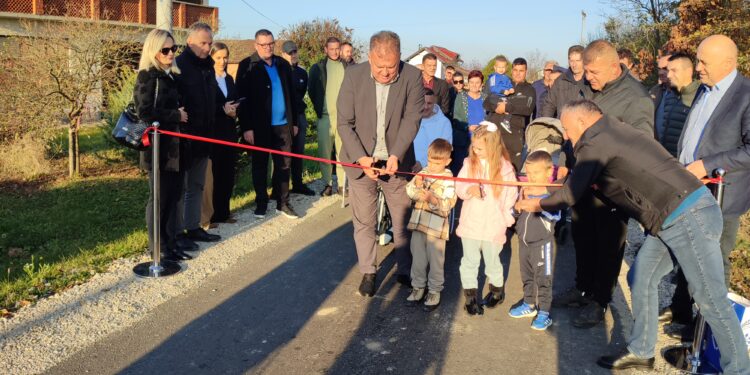 U mjesnoj zajednici Vilusi otvorena nova dionica asfaltiranog puta.