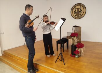 Profesor Nikola Aleksić održao čas učenicima gradiške muzičke škole