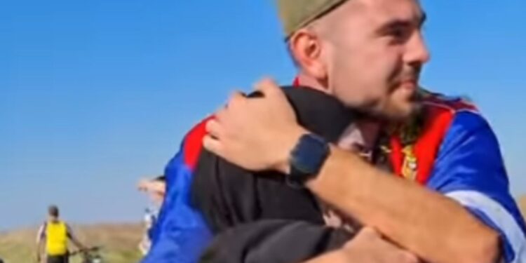 Susret studenata Nadije i Save: Ona sa hidžabom, on sa šajkačom