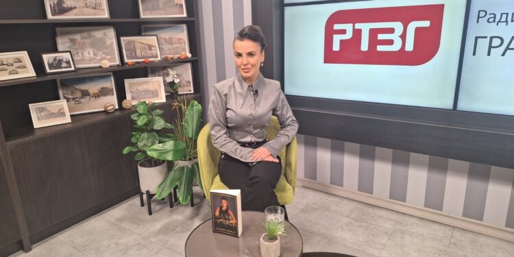 Tamara Misirlić, srpska reprezentativka u karateu i poznati humanitarni radnik, osnivač humanitarne organizacije koja nosi njeno ime i Škole sporta „Zmaj“ u posjeti Radio-televiziji Gradiška.