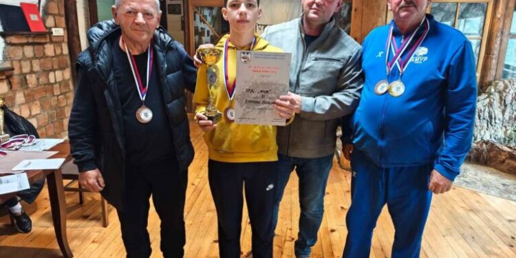 Članovi SRD “Amur” osvojili treće mjesto na takmičenju u Banjaluci