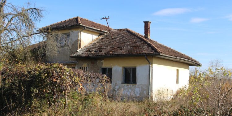 Lugarnica u Mašićima čuva uspomenu na znamenitu porodicu Đorđa Perovića, a nju ne čuva niko