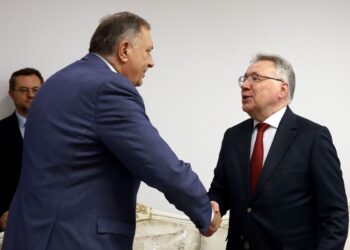 Dodik se susreo s Kalabuhovom pa poručio da Republika Srpska ne želi i neće u NATO