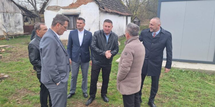 Ministar Egić posjetio borca Dragana Paspalja u Gornjim Podgradcima