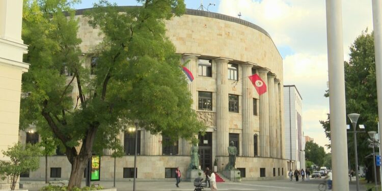 Prvi dan predizborne kampanje u RS u znaku postavljanja plakata i prvih obraćanja biračima