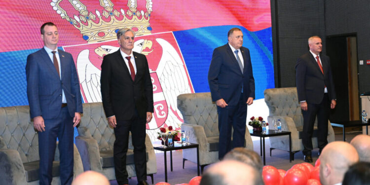Dodik u Bratuncu: Na izborima birati Sinišu Karana