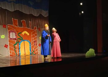 Članovi Dječijeg pozorišta „Jelenica“ iz Beograda danas su u Kulturnom centru Gradiška odigrali pozorišnu predstavu „Zlatokosa i princ“