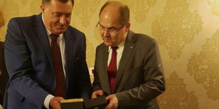Svetalana Cenić: Schmidt je napravio deal sa Dodikom, a sa Ćovićem je veoma blizak