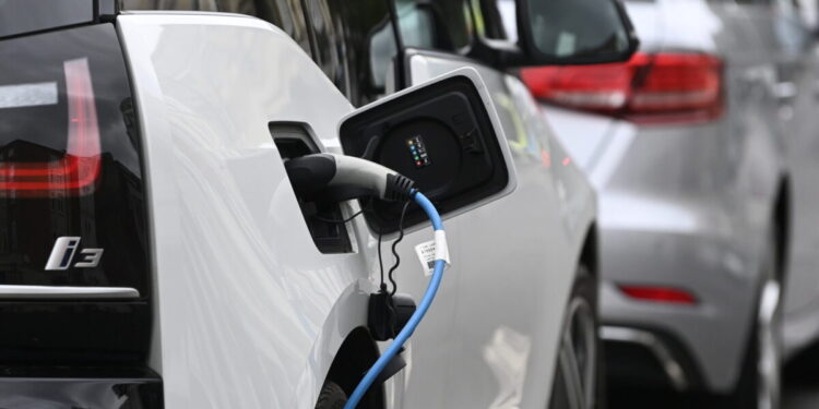U BiH pada interes za električna vozila, dok hibridi ruše rekorde u prodaji