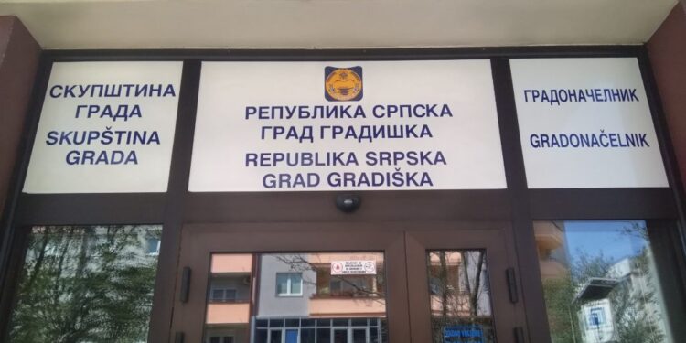 Gradonačelnik Adžić predstavlja rezultate Gradiške na završnoj konferenciji MEG projekta