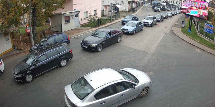 Gužve na graničnim prelazima u Gradišci i Gradini