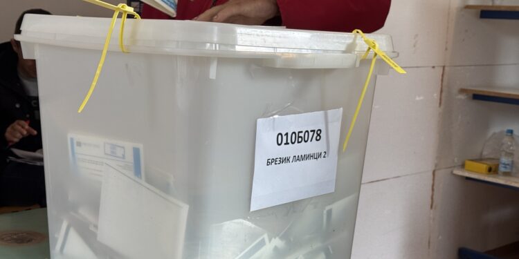 Građani Srpske na prijevremenim izborima biraju predsjednika