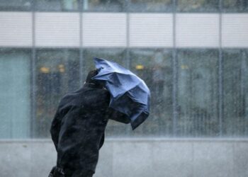 Snažni udari vjetra stižu u BiH: Izdato narančasto upozorenje za ponedjeljak