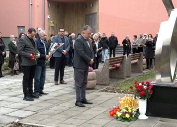 Tuga koja ne blijedi: Obilježeno 20 godina od požara u Domu kulture