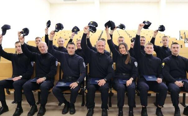 SIPA dobila 14 novih policajaca: Završena obuka prve kategorije