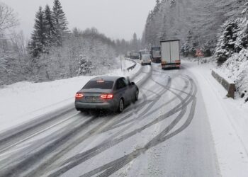 Naglo zahlađenje nakon toplog vikenda: Od ponedjeljka vjetar, kiša i snijeg